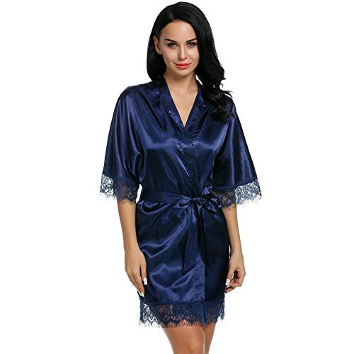 Robe de mariée en dentelle et peignoir satin pour demoiselle d'honneur