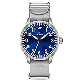 Es gibt Fliegeruhren; Und es gibt original Fliegeruhren von Laco. Als eines von wenigen exklusiven Unternehmen blickt die Manufaktur aus Pforzheim auf eine lange Tradition zurück. Vor allem in den 40er Jahren waren sie ein unverzichtbares Instrument im Cockpit; jetzt ist eine Laco ein Ausdruck von Stil und Freiheit. Mit einer Laco Fliegeruhr tragen Sie - ob Mann oder Frau - ein Stück Zeitgeschichte am Handgelenk.