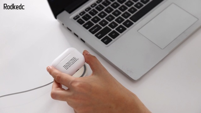 Apple - 【新品未開封】AirPods Pro+ワイヤレス充電パッド+ケース(2個) Apple 「訳あり品-外装箱傷あり」新品 AirPods Pro 第2世代 USB