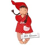 Das süße Puppenmädchen Schatzi in leuchtend roter Kleidung und langer Zipfelmütze aus weichem Bio-Baumwollnicki ist ein kleiner Kamerad schon ab dem Babyalter. Außen komplett aus zertifizierten Naturfasern hergestellt, dürfen bedenkenlos schon die Allerkleinsten mit der schönen Stoffpuppe kuscheln.