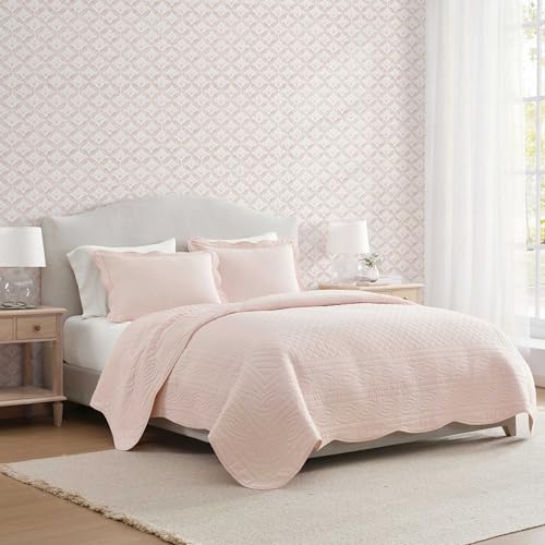 Image of Martha Stewart - Queen Size Quilt Set, Soft & Breathable Cotton Percale Quilted Bedding with Matching Pillowcases, Scalloped Edge Bed Set, Vintage Scallop Pink