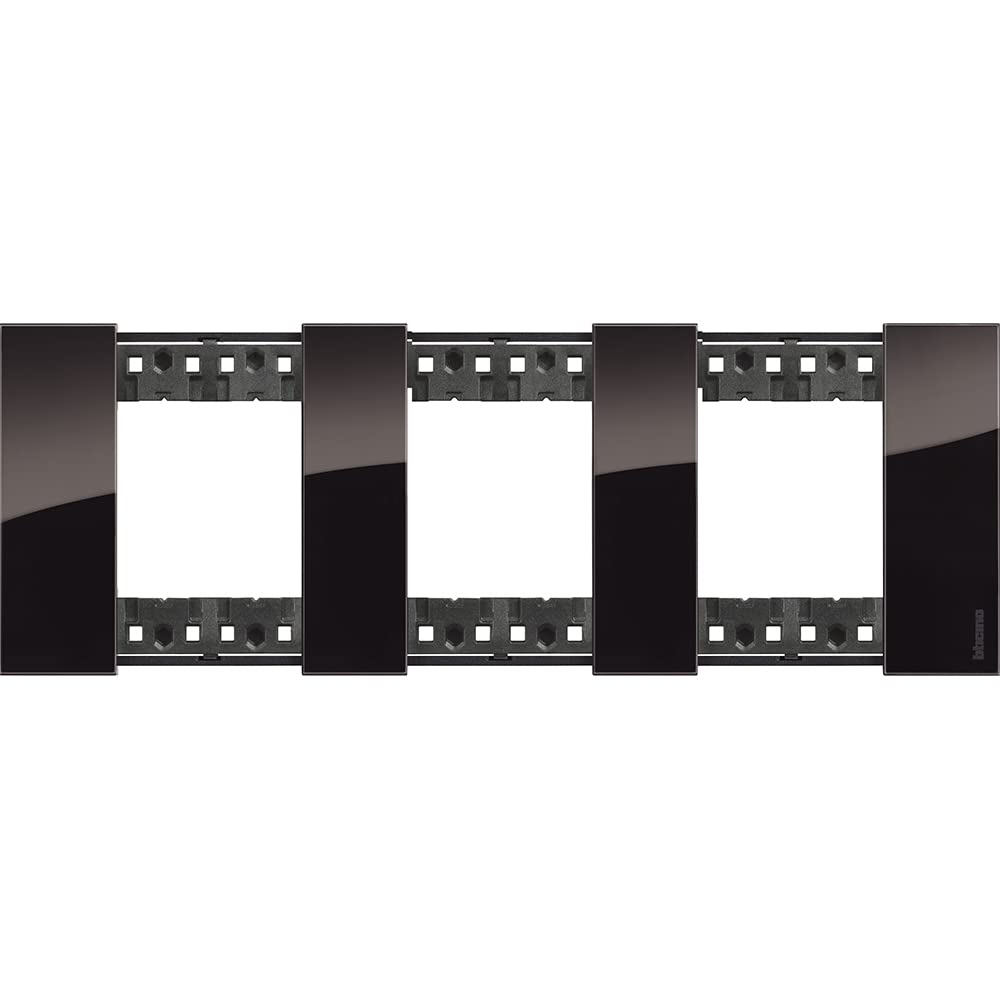 Cache d'interrupteur Legrand KA4802M3DG et plaque murale pour salon contemporain
