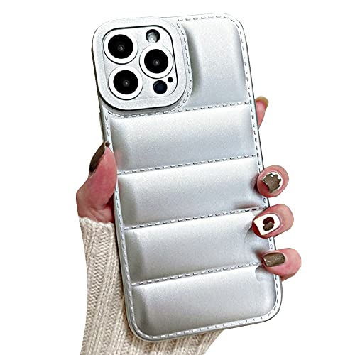 Casechics Funda compatible con iPhone, bonita chaqueta de plumón acolchada, protección de lente de cámara, suave a prueba de golpes, funda para teléfono (plata, iPhone 15)