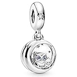 Es zeigt eine Eulenmutter mit ihrem Kind vor einem Nachthimmel mit einer eleganten Mondsichel.