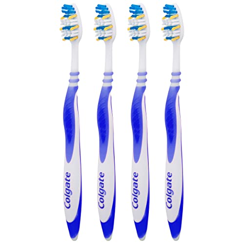 Cepillo de dientes Colgate Extra Clean con diseño ergonómico