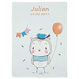 Ergänze deine Baby-Erstausstattung mit unserer Kuscheldecke oder benutze sie als Spieldecke für deinen Liebling. Ganz individuell und personalisiert mit deinem Baby Namen.