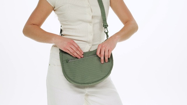 Amazon.com: Sherpani Mina, Medium Crescent Bag, Shoulder Bag for