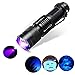 Torcia con torcia UV, One Mode 300LM Zoomable 396nm UV-Ultravioletto LED Blacklight per il rilevamento di macchie di cani da compagnia Controllo del denaro del passaporto, cosmetici e altro