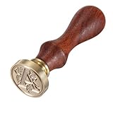 El método simple de presionar la cera caliente con un sello decorativo expresa la consideración y el cuidado del escritor para el destinatario.
