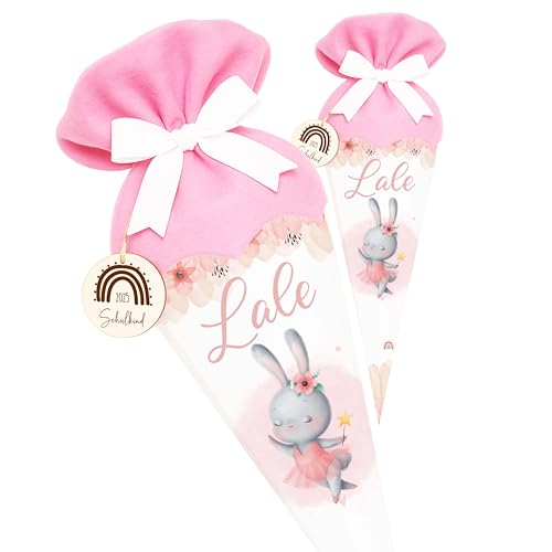 Kidsmood Schultüte personalisiert mit Namen – Hochwertiges Bastelset inkl. Rohling, Stoff & Holzschild für Einschulung 2026 mit liebevollem Hase Design – Zuckertüte Geschenk für Mädchen & Jungen