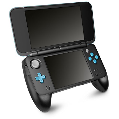 Preisvergleich Produktbild kwmobile Griff kompatibel mit New Nintendo 2DS XL - auch kompatibel mit New Nintendo 2DS LL - Handgriff Controller mit Ständer kompatibel mit Nintendo Konsole - Schwarz