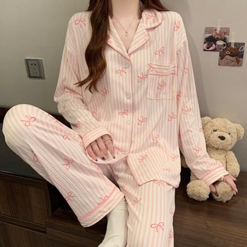 Pyjama rose à nœud papillon idéal comme ensemble décontracté pour maison