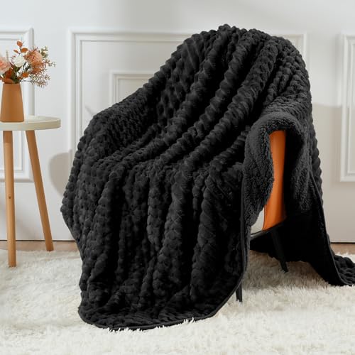 Uttermara Fleece Weighted Blanket for Adults Queen Size 15lbs Soft Sherpa Weighted Blankets for Sleeping and Calming Fuzzy Heavy Blanket for Bed and Couch 60 x 80 Inches Black
