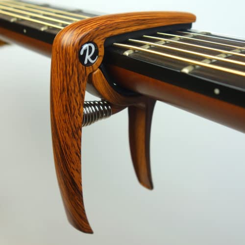 Riff Music Products RGC03RW Capodastre Deluxe pour guitare électrique/acoustique Effet bois - Les Beatles, Paul McCartney, John Lennon, RIngo Starr, George Harrison Riff Music Products RGC03RW Capodastre Deluxe pour guitare électrique/acoustique Effet bois – Image 6