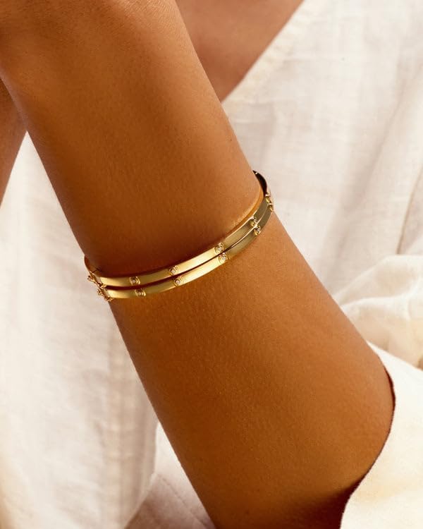VÓEN Lumi Square Bracelet, 14K Gold Bracelet for Women, Delicate Yet Bold, Geometric Edge, Soft Radiance, Everyday Statement Jewelry, Square Charm Design, Cubic Zirconia Accents - Image 4