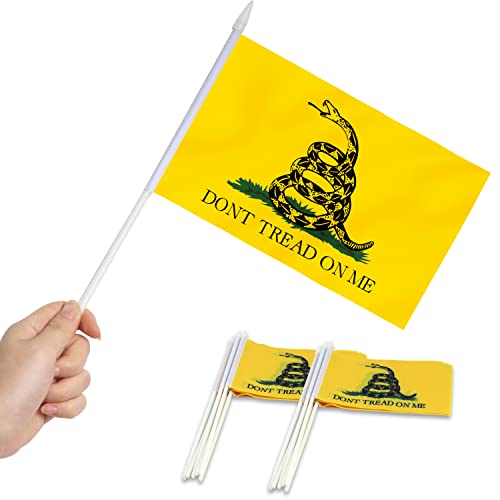 Anley Lot de 12 mini drapeaux Don't Tread on Me – Petits drapeaux miniatures Gadsden sur bâton – 12,7 x 20,3 cm avec mât solide et pointe en forme de lance