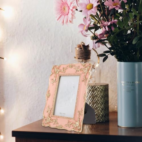Cadre photo motif rétro chic rose pour sublimer un bureau terne