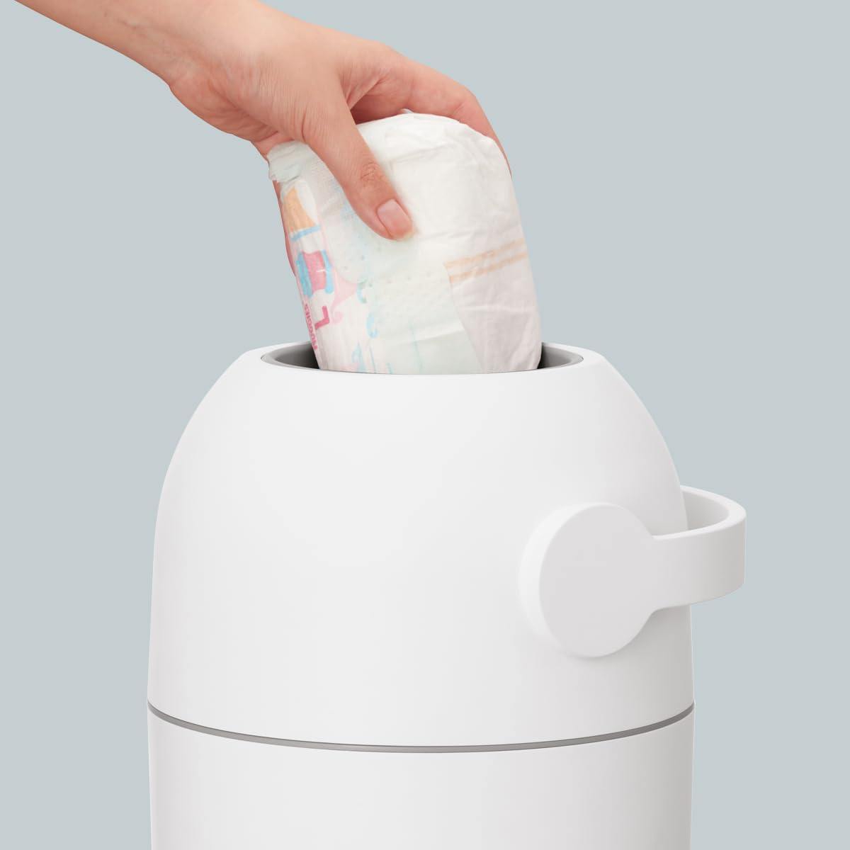 Cubo de pañales sin cassette con tapa y gran capacidad para hasta 25 pañales para bebé, incluye sistema antiolores, funciona con bolsas convencionales (grafito)
