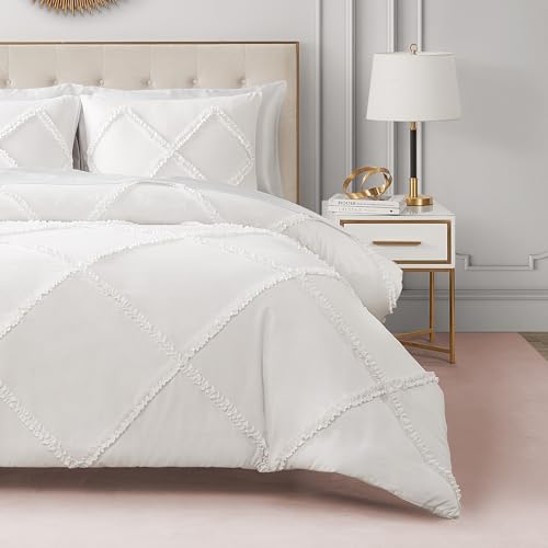 Image of Juicy Couture Diamond Queen Comforter Set - Ruffle 3-Piece Machine Washable Reversible Bedding Comforter Set, White