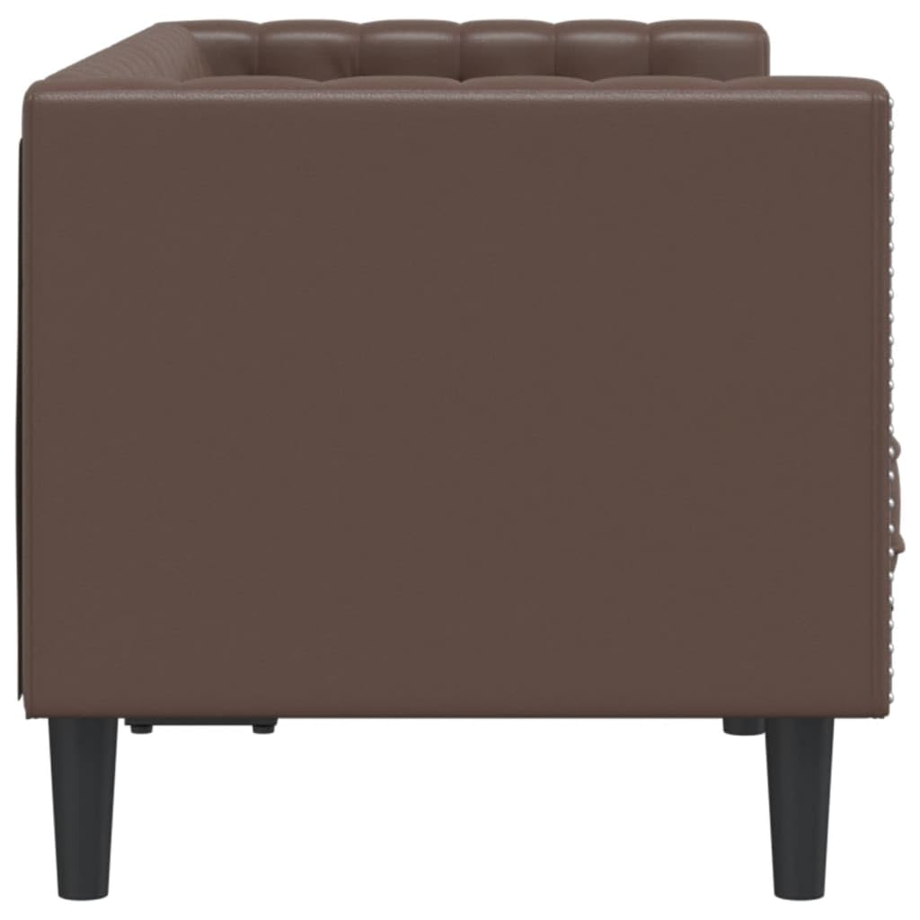 Poltrona classica Chesterfield con chiusura a bottoni, elegante poltrona da club per soggiorno in ecopelle di facile manutenzione in marrone con seduta imbottita per una seduta comoda