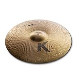 Dieses Becken verfügt über eine große Glocke für eine hervorragende Projektion in Rock-Settings und spezielles Hämmern und Drehen, um das Becken für breite Klangkomplexitäten in Jazz-Umgebungen zu öffnen