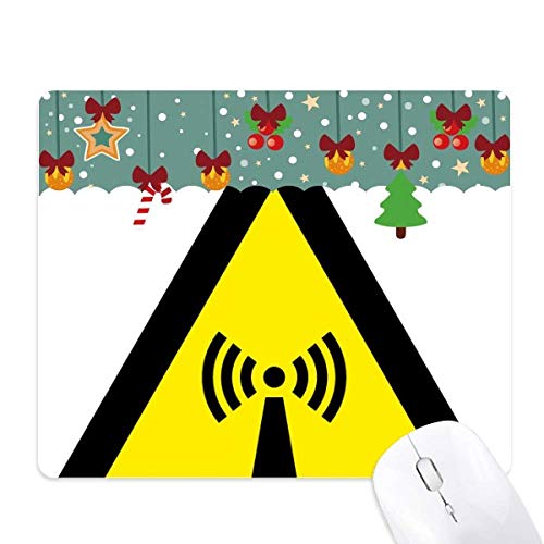 Tapis de souris triangulaire antidérapant contre le manque de place sur votre jeu de bureau
