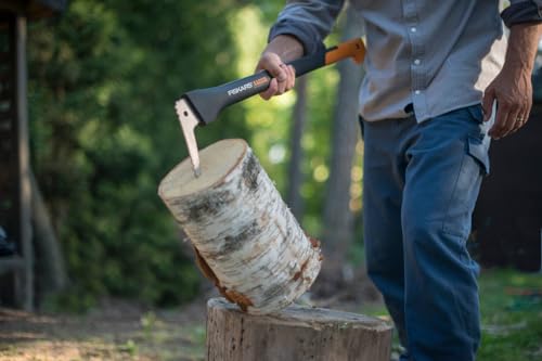Foto von Fiskars Lange Hand-Sappie zur Holzbearbeitung, Länge: 78,5 cm, Gehärtete Stahlklinge/Glasfaserverstärkter Kunststoffgriff, Inklusive Schutzhülle, Schwarz/Orange, WoodXpert, XA22, 1003623