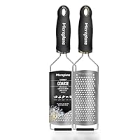 Microplane Grattugia da Cucina Lama Spessa Acciaio Inossidabile Nera Serie Gourmet Ideale per Formaggio, Carota, Zenzero, Noce di Cocco e Rafano