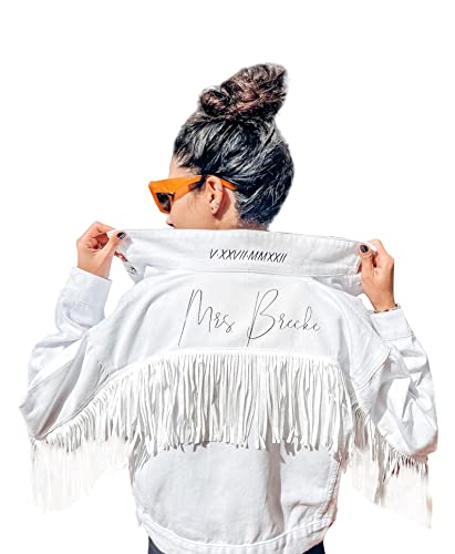 Monicustom Chaqueta de mezclilla corta personalizada con flecos blancos para mujer, chaqueta de mezclilla corta blanca con flecos Future Mrs, Blanco crudo, M