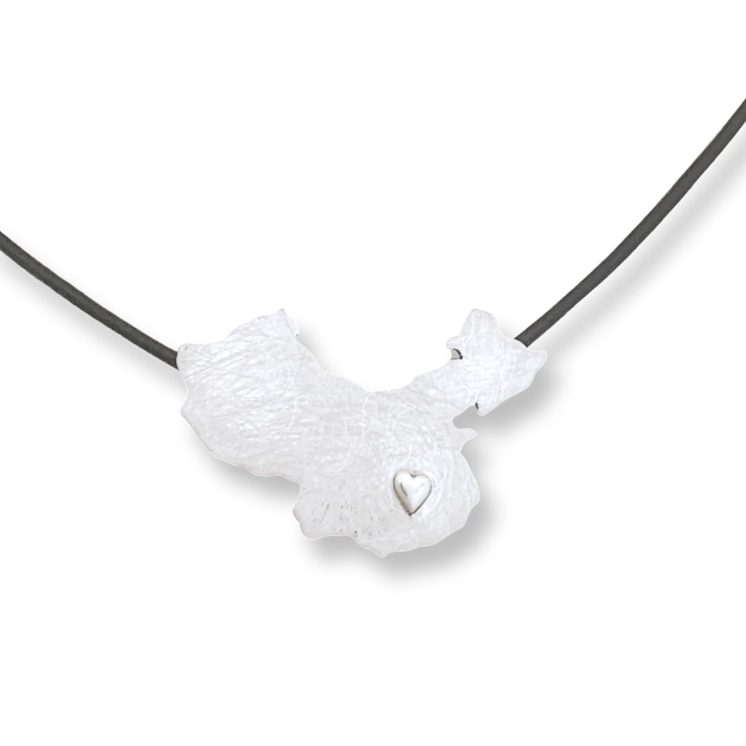 Collar China Mapa Plata con corazón - Hecho a Mano - Colgante China co Cordón Vegano de Algodón con Cierre de Plata - AfricanDreamland