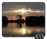 【Multifunktionale Mauspads】: Die formschönen Mauspads eignen sich für Laptops, Desktop-Computer, Spielekonsolen sowie Bücher, Tassen, Geschirr usw. Mauspad hat eine gewisse Wärmedämmwirkung, um Schäden am Desktop zu vermeiden.