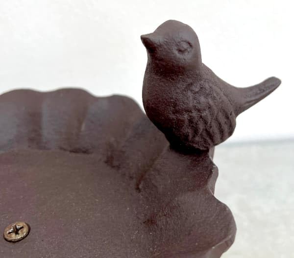 Amazon.co.jp: エッシャーデザイン：足付バードバス小鳥1羽つき