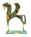 Description : il s'agit d'une icône artisanale de l'archange Michael fabriquée uniquement à partir de trois ingrédients 100 % naturels. Cire d'abeille pure et encens du Mont Athos et mastic de l'île de Chios. Il est sculpté à la main et émet un arôme distinct de ses ingrédients, qui vous emmène dans une atmosphère monastique. Il ne doit être placé qu'à l'abri de la lumière du soleil et de la chaleur extrême de plus de 50 °C.