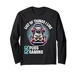 ヘッドセットとコントローラー付きの椅子に座っているかわいいゲーマーパグゲーマー。 ビデオゲーム、犬、かわいいパグデザインが好きな男性、女性、子供、男の子、女の子に最適です。 面白いテキストでゲームをする面白いゲーマーパグ。 ゲームミーム、犬、かわいい動物のグラフィックが大好きな男性、女性、子供、男の子、女の子に最適です。 長袖tシャツ