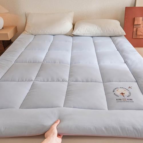 【Spessore e comfort】Con uno spessore di circa 6 cm, il topper materasso bilancia sapientemente morbidezza e supporto. Il nucleo in cotone altamente elastico si adatta ai contorni del corpo, rilasciando uniformemente la pressione per aiutarti a svegliarti riposato.