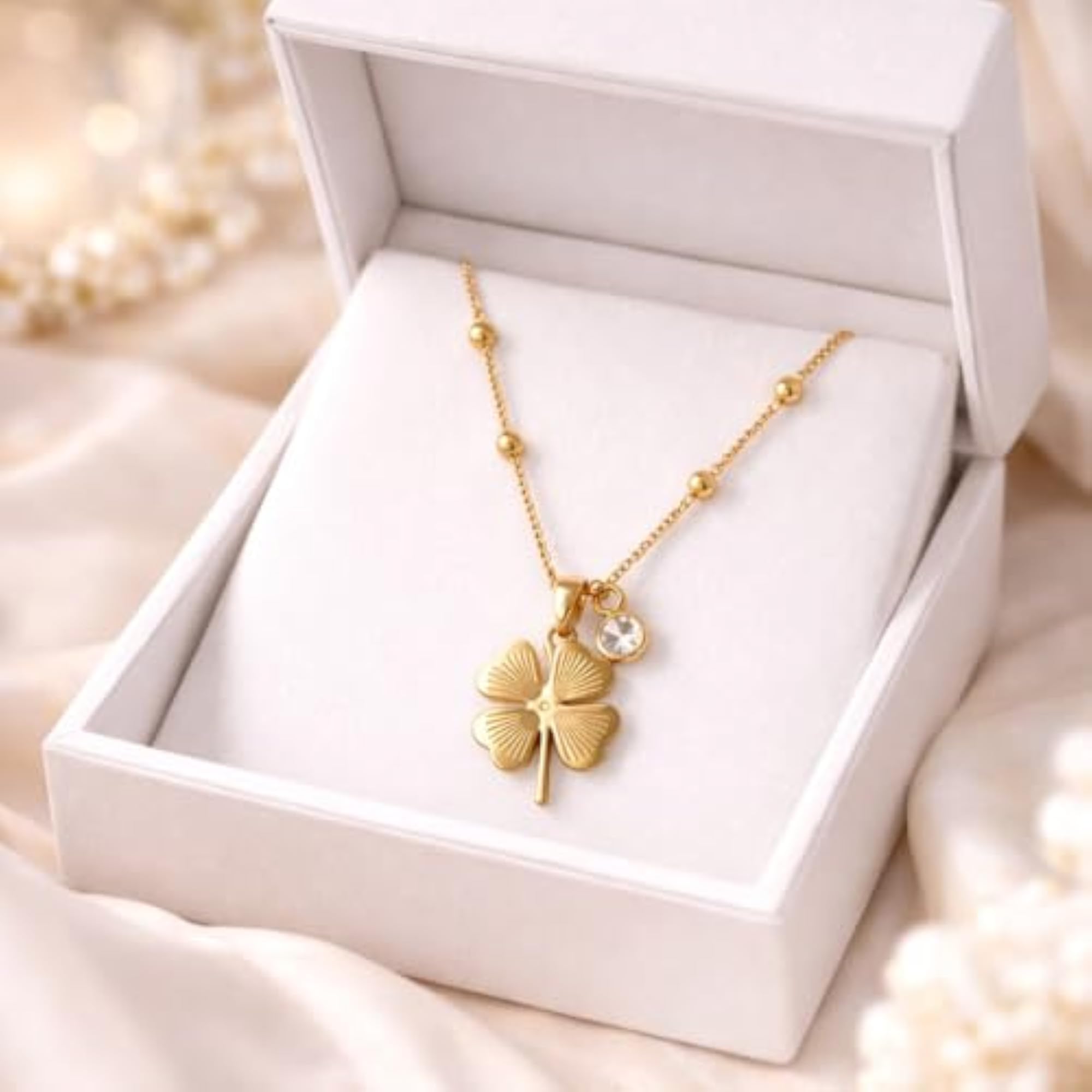 Tone Clover Pendant Necklace with Beaded Alloy Chain