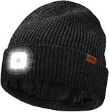 USB RECHARGEABLE:Cette lampe à chapeau LED dispose de 4 ampoules LED intégrées, elle peut être facilement retirée et rechargée en appuyant doucement dessus du chapeau, débranchez le couvercle de protection du port USB, insérez le connecteur USB dans n'importe quelle prise d'alimentation USB. Le voyant rouge est allumé lorsque la charge commence et le voyant vert est allumé lorsque la charge est terminée. Après 2 heures de charge, vous obtiendrez un chapeau lumineux.