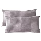 100% Coton Lavé - Fabriquée en 100 % coton lavé, SOULFUL taie oreiller 50x70 coton est respirante, durable et régulatrice de température pour un confort tout au long de l'année. Résistante au boulochage et à la décoloration, elle s'assouplit après chaque lavage. Remarque : pour préserver les détails du jacquard, nous recommandons de couper les ongles des animaux de compagnie.