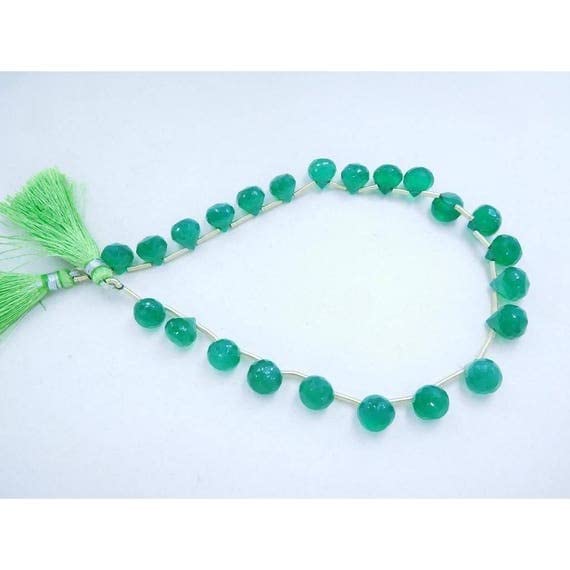 Onion shape briolette beads en Onyx Vert, fil de perles facettées 9 mm pour création de bijoux DIY