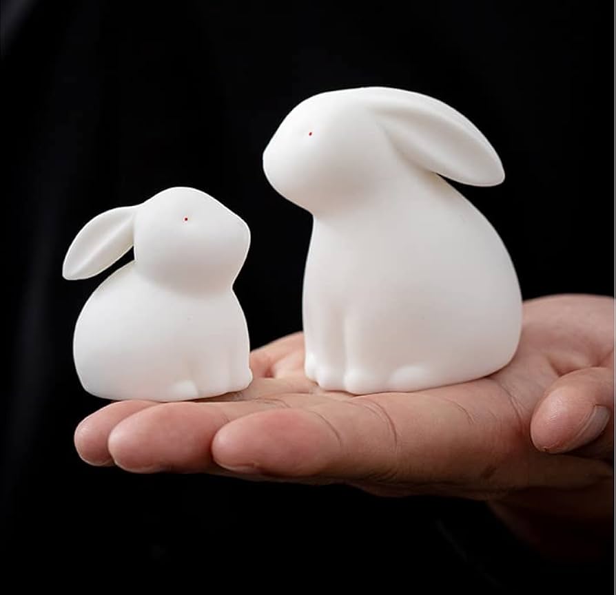 【美品】ウサギ　兎　白兎　陶器　置物　インテリア　工芸品　美術品　A1241 美品】ウサギ 兎 白兎 陶器 置物 インテリア 工芸品 美術品