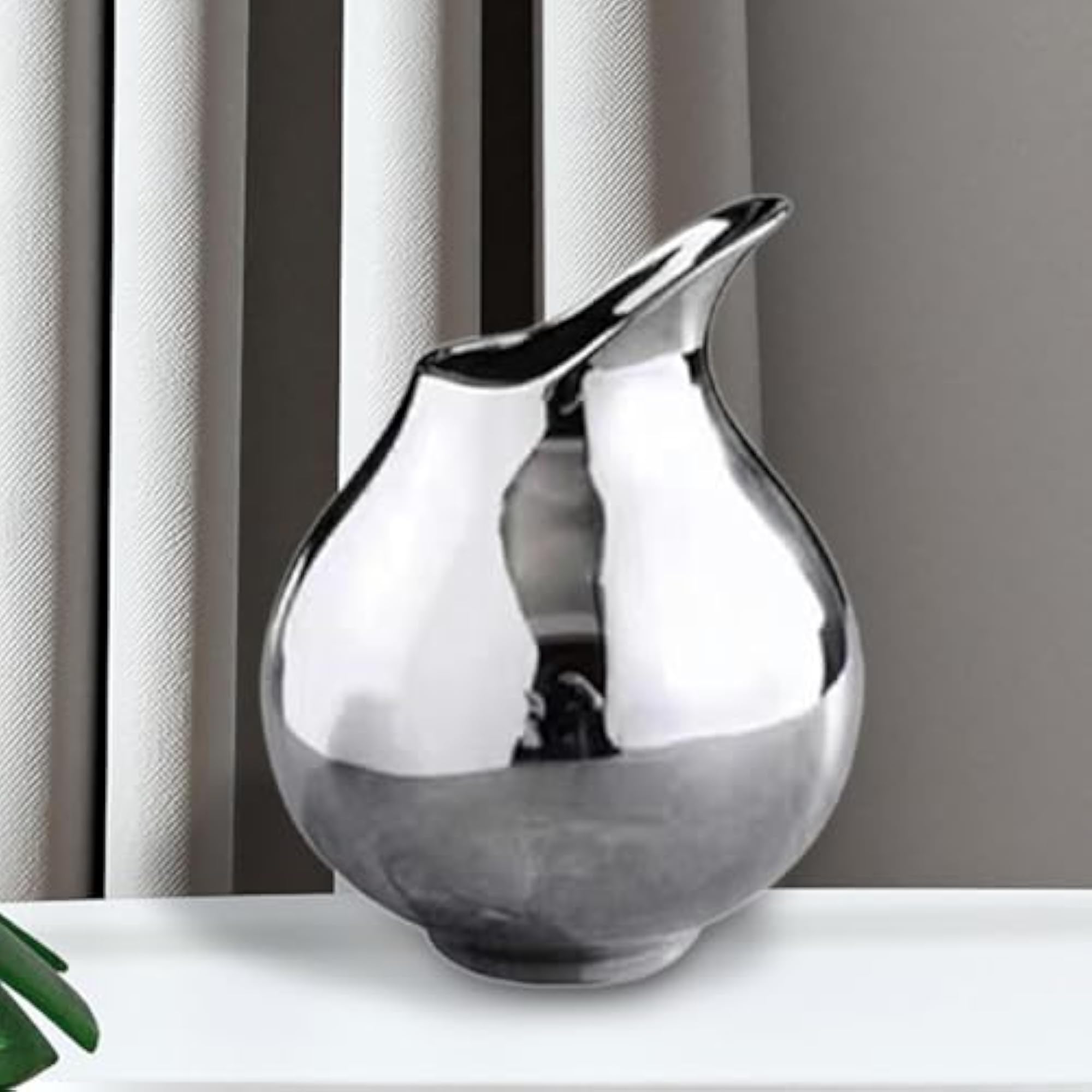 Elegant Modern Ceramic Flower Vase for Dining Room