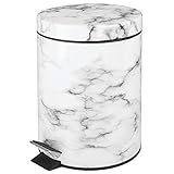 mDesign Cubo de Basura con Pedal – Contenedor de residuos de 5 litros de Metal con Tapa y Cubo de plástico – para cosméticos o como Papelera de baño, Cocina u Oficina – Color mármol
