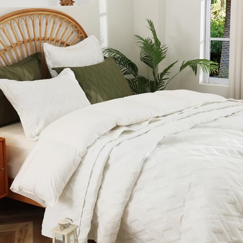 Image of EVENHUG Quilt Set King Size Soft Lightweight Bedspreads with 2 Pillow Shams Reversible Bedding Coverlets for All Seasons 3 Piece (106 inchx96 inch)