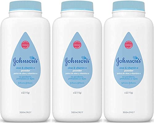 Image of Johnson's Baby Powder with Naturally Derived Cornstarch Aloe & Vitamin E, Hypoallergenic 15 Ounces (Pack of 3)