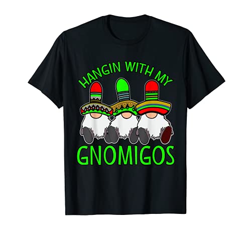 Hangin With My Gnomigos 3 Gnomos mexicanos Cinco De Mayo Camiseta