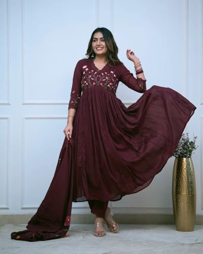 Image of Cotton Malmal Dupatta & Cotton Kurta Set with Embroidery - Stylish Cotton Kurti with Matching Pants & Dupatta for Women | 38 inch Pant Length, 48 inch Kurti Length