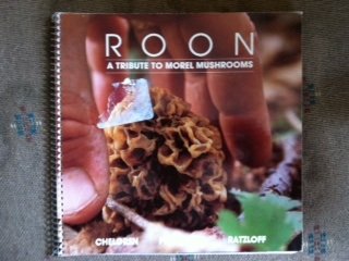 Paperback Roon: A tribute to morel mushrooms Book