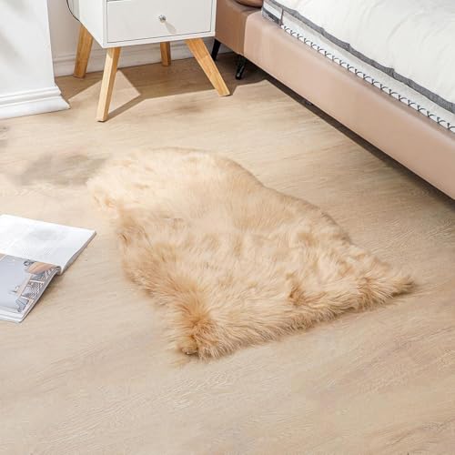 JXLOULAN Faux Lammfell Schaffell Fell Teppich Hellbraun 50x80 cm, Flauschiger Teppich Wohnzimmer Deko Longhair Weicher für Stühle Sofa Schlafzimmer Kinderzimmer