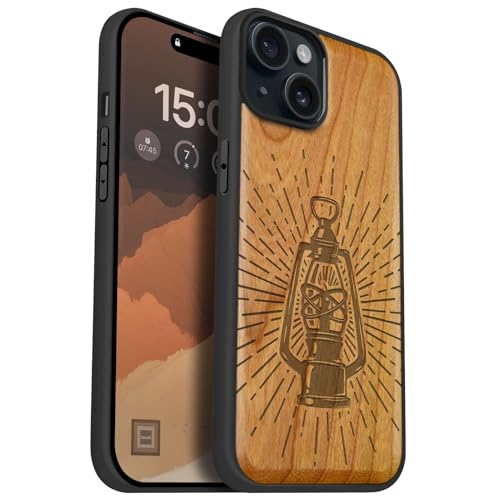 Étui bois iPhone 15 Plus Magsafe Carveit Lanterne Vintage cadeau