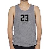 Mit unserem ärmellosen Sportshirt für den Mann lässt du deine Muskeln spielen: Ob im Fitness Studio, beim Crossfit, Bodybuilding, MMA, Joggen oder lässig am Beach oder chillig auf der Couch